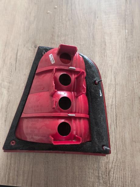 Ľavé zadné svetlo na škoda octavia sedan,