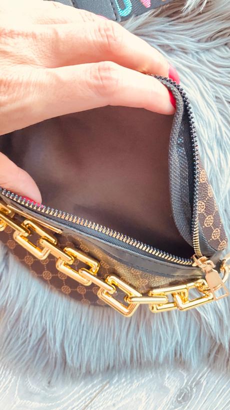 Hnedá ľadvinka so zlatou retiazkou,