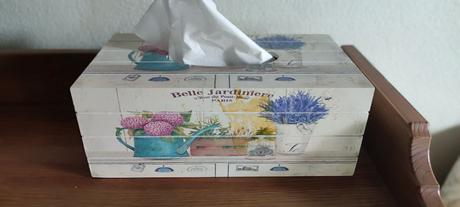 Drevený box na servítky a vintage tam ba fotmy,