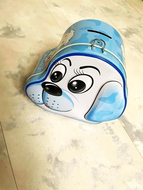 Plechová veľká pokladnička,