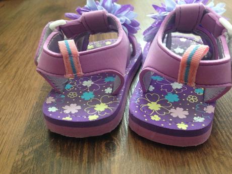 Sandálky s fialovou gerberou, 22