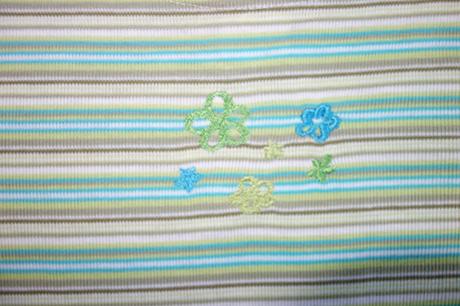 Pásikavé tričko s kvetmi 8 rokov, 128