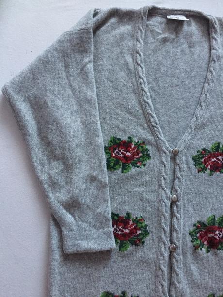 Sveter s ružičkami zn. betty barclay, m