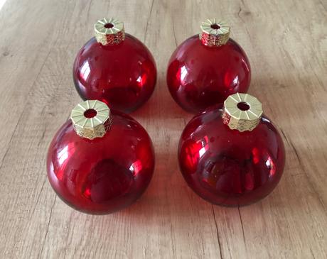 4 červené sklenené poháre gule, 