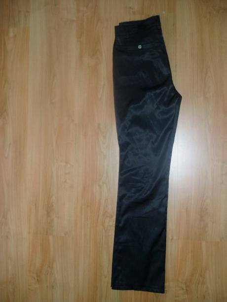 Lesklé nohavice v.s, s