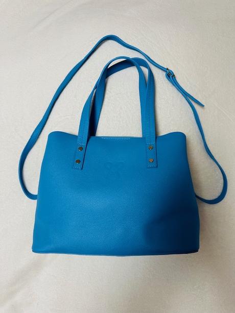 Stredne modrá kožená kabelka zn. magenta,