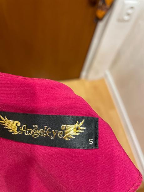 Nadherne asymetricky strihane saty, s