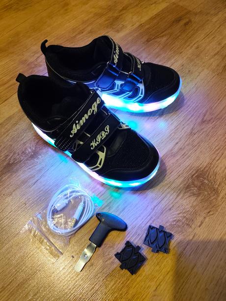 Tenisky na kolieskach, 35