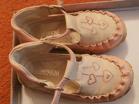 Topánky č.25, poltopánky so zapínaním na remienok, 25