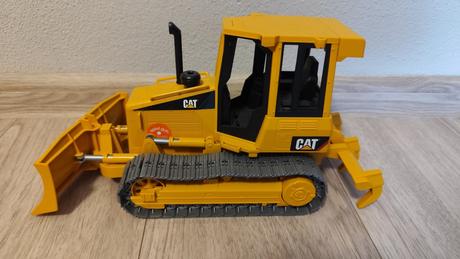 Cat buldozer velky, 