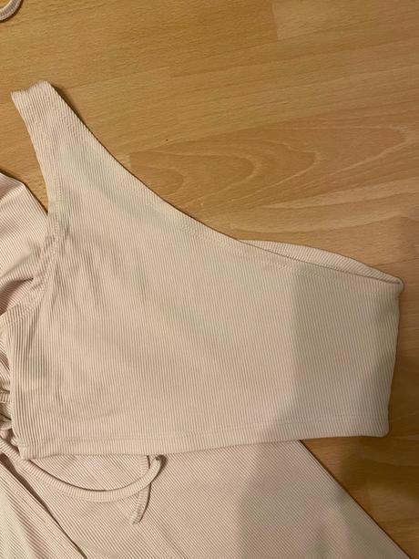 Komplet sukna a tielko, s