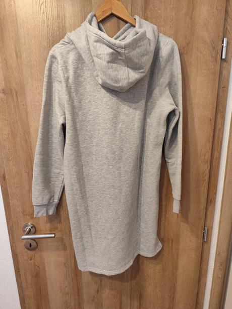 Mikinové šaty, 42