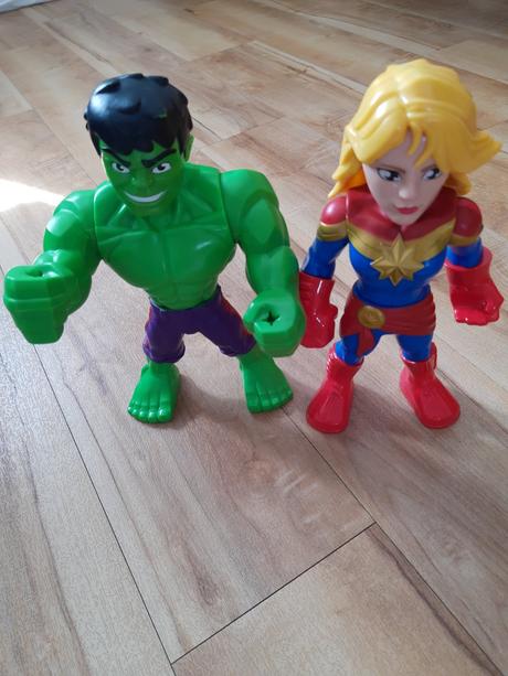 Postavičky hulk a super woman, 