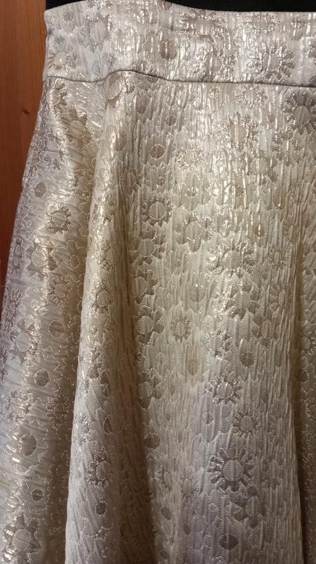 Krásne elegantné šaty, s