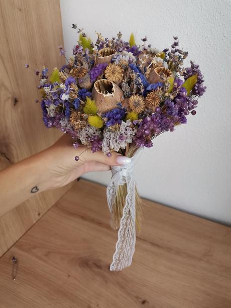 Svadobna kytica a pierko,