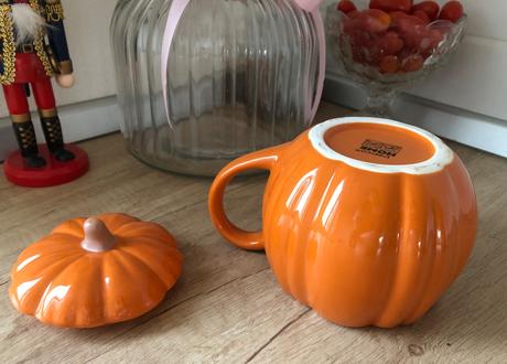 Oranžový tekvicový hrnček s pokrievkou, 