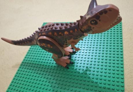 Lego jurassic world veľký carnotaurus karnotaurus,
