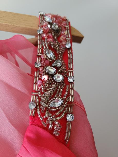 Dlhé spoločenské šaty, 40