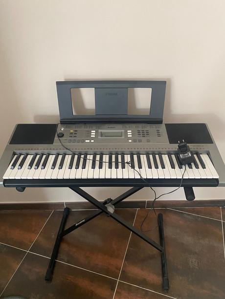 Yamaha syntetizátor/ klavír, 