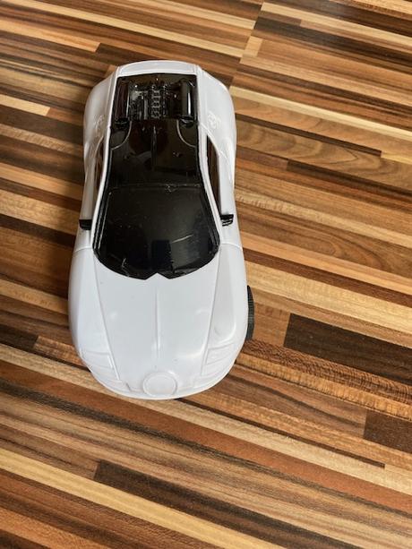 Plastové hrajúce auto, 