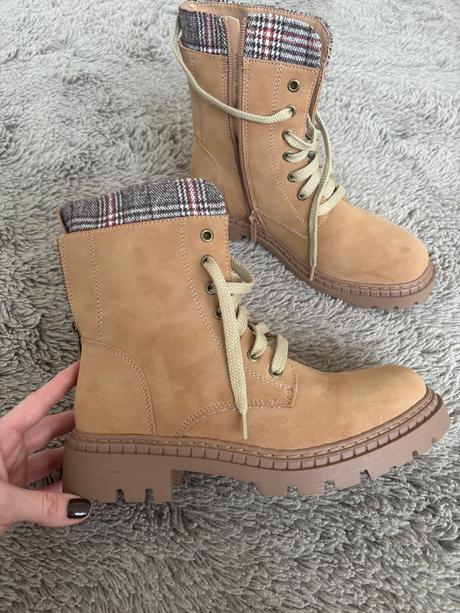 Clara barson v.40, clara barson,40