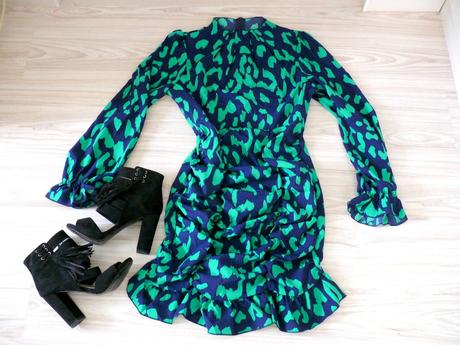 1x oblečené šaty, 38