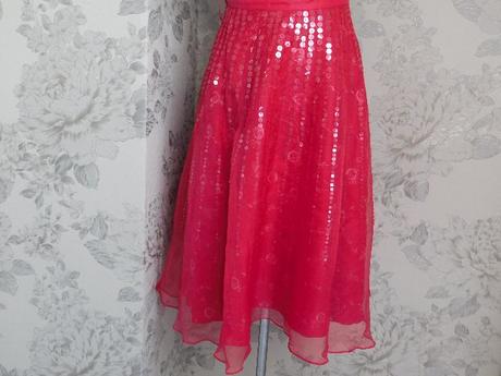 Luxusna velmi pekna hodvabna sukna, 38