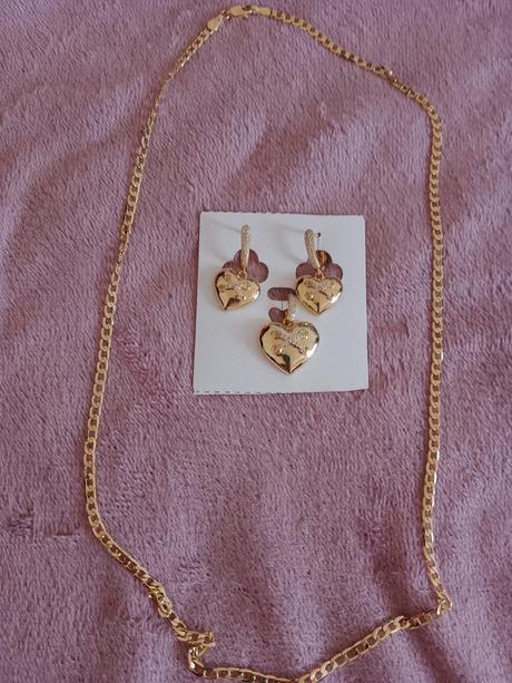 Predám set.. naušnice,retiazka a prívesok.,