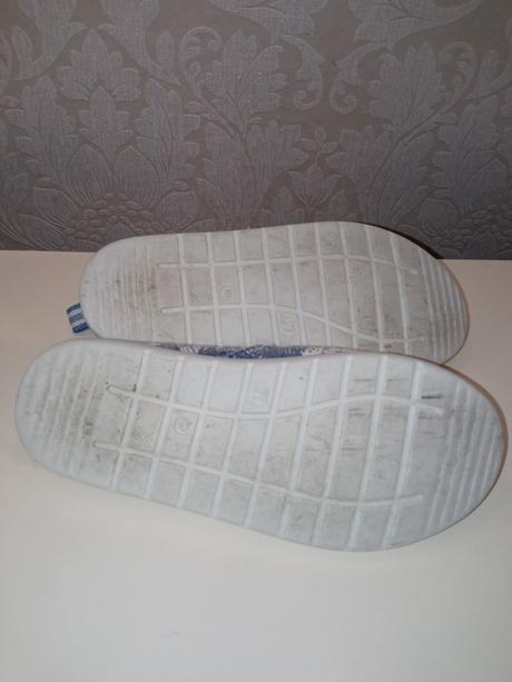 Chlapčenské bielo-modré vzorované papuče, veľk.27, 27