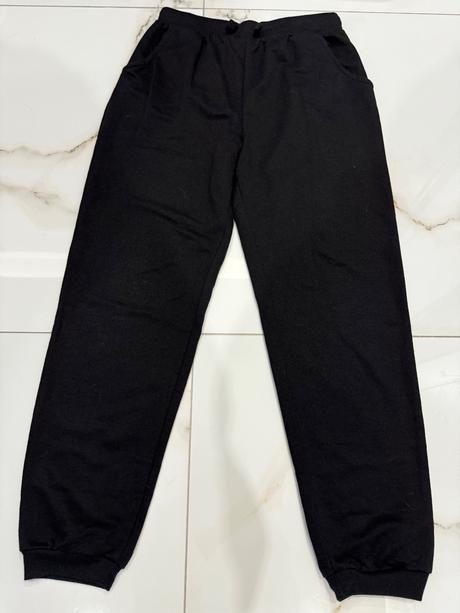 Čierne tepláky 152, sinsay,152