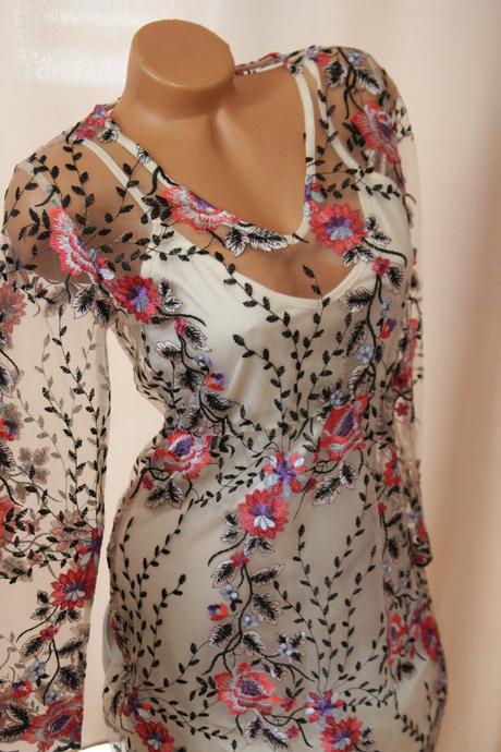 Vyšívané kvetované šaty vila, s