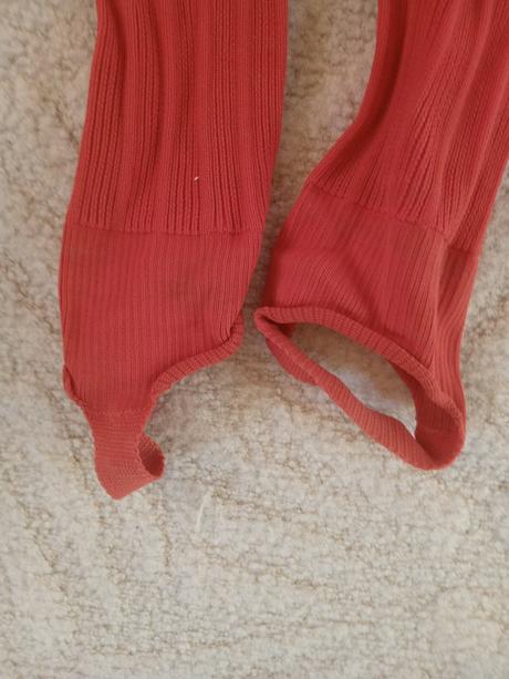 Futbalové štucne ( červené aj žlté), 