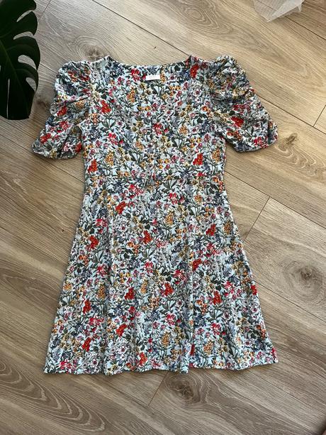 Kvetinkové saty, next,146