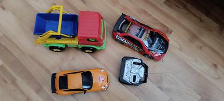 Hračky - autá,
