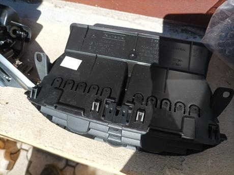 Náhradné diely do aut, 