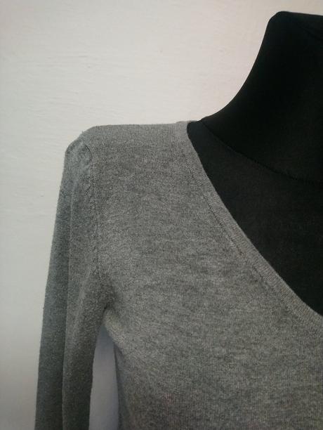 Dámsky tenký tmavo sivý pulóver, xs