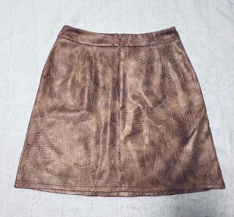 Hnedo-ružová krátka sukňa z eko-kože zn. magenta, l / m