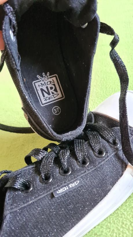 Trblietavé plátenky, 37