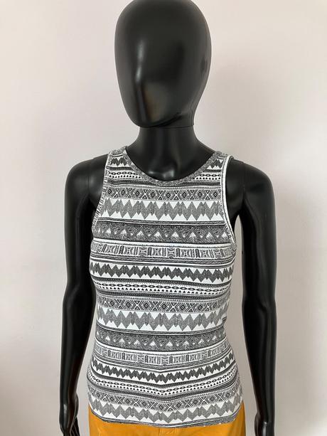 Čiernobiely top (s), clockhouse,s