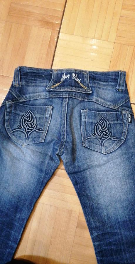 Tmavomodré rifle, 34