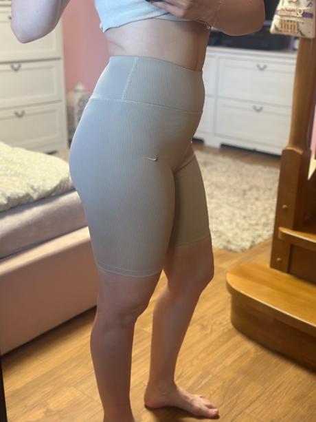Béžové športové šortky, nike,m