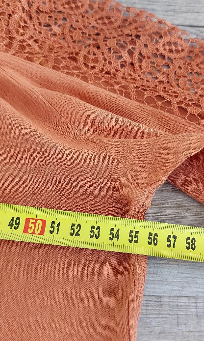 Škoricový top, 36