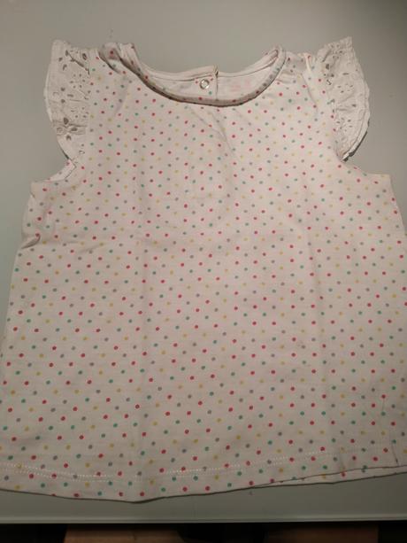 Roztomilé tričko s bodkami a volanikom, f&f,92