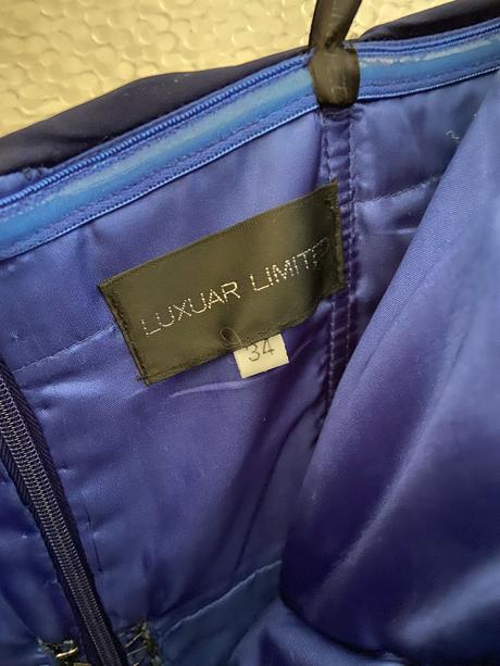 Spoločenské šaty, 36