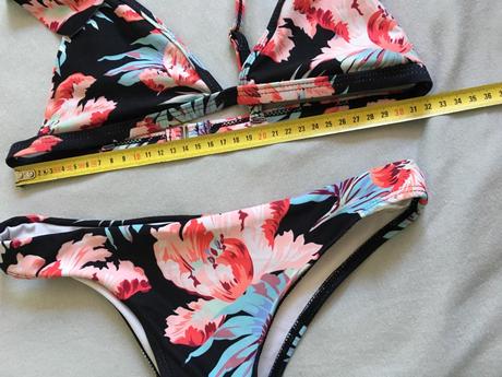 Kvetované bikini s volánmi, 34