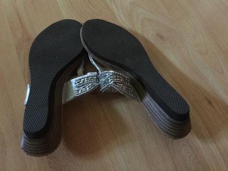 Krásne šľapky so striebornou aplikáciou, 39