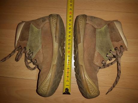 Vyššie poltopánky, 26