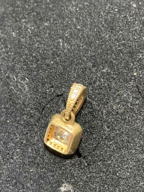 Pandora zlatá koralka., pandora