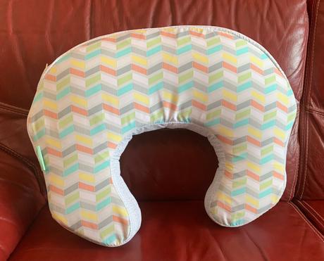 Vankúš na dojčenie bright starts,