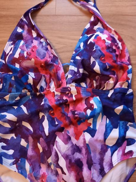 Nové plavky č.44, 44